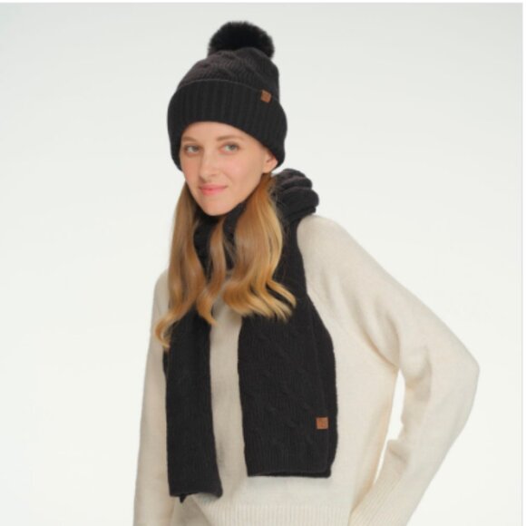 C.C Chain Link Knitted Pom Beanie NWT - Picture 2 of 8